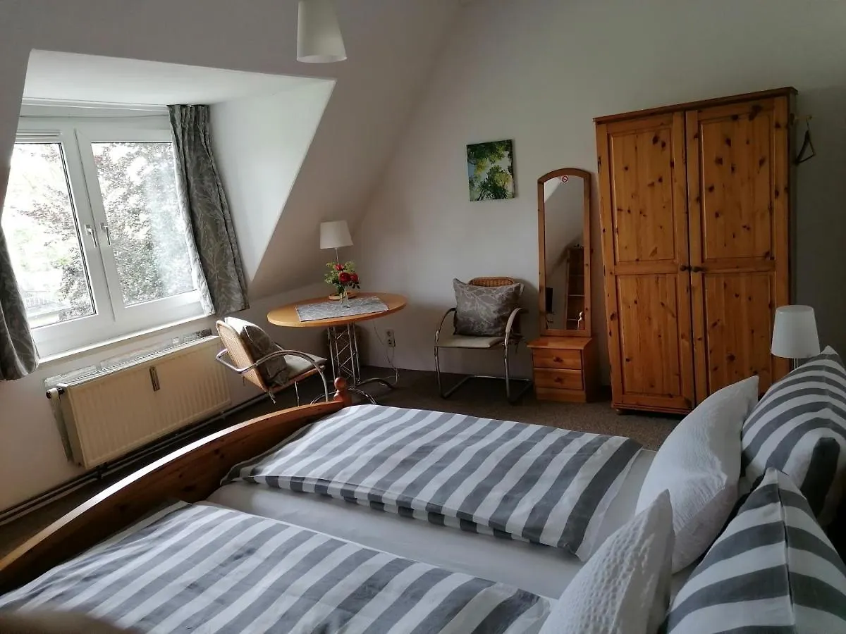 ドレスデンAm Elbradweg - Nichtraucher-Gaestezimmer Weilandアパートメント ホームステイ