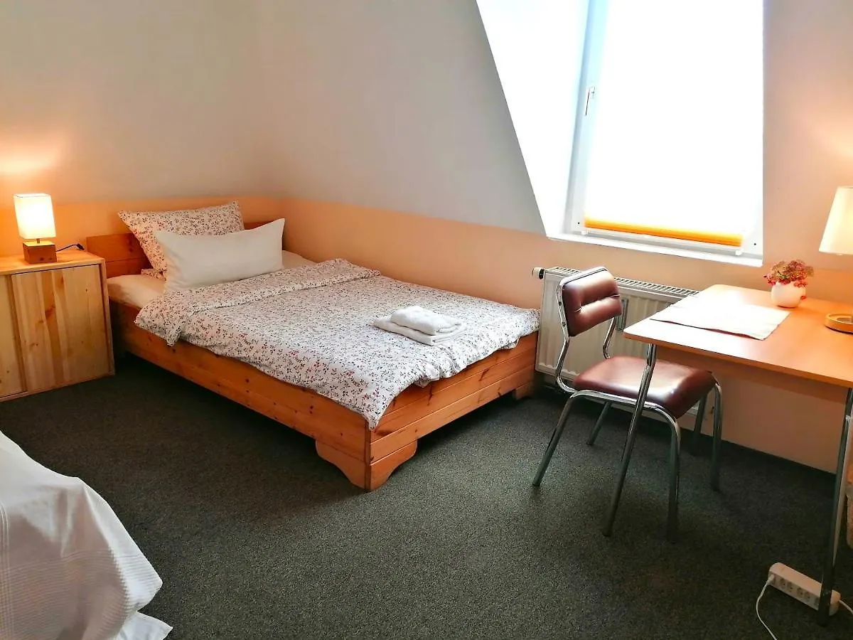 ホームステイ ドレスデンAm Elbradweg - Nichtraucher-Gaestezimmer Weilandアパートメント